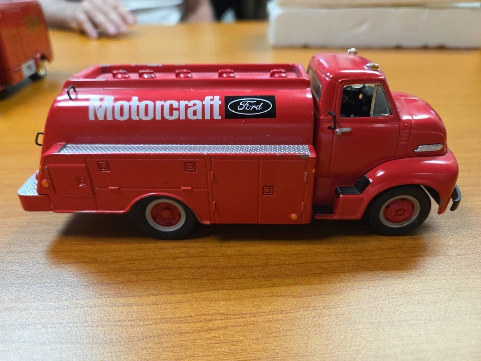 Camión cisterna de combustible Motorcraft Ford F-6 1950 modelo escala 1:34 muy raro Foto 3 de 4