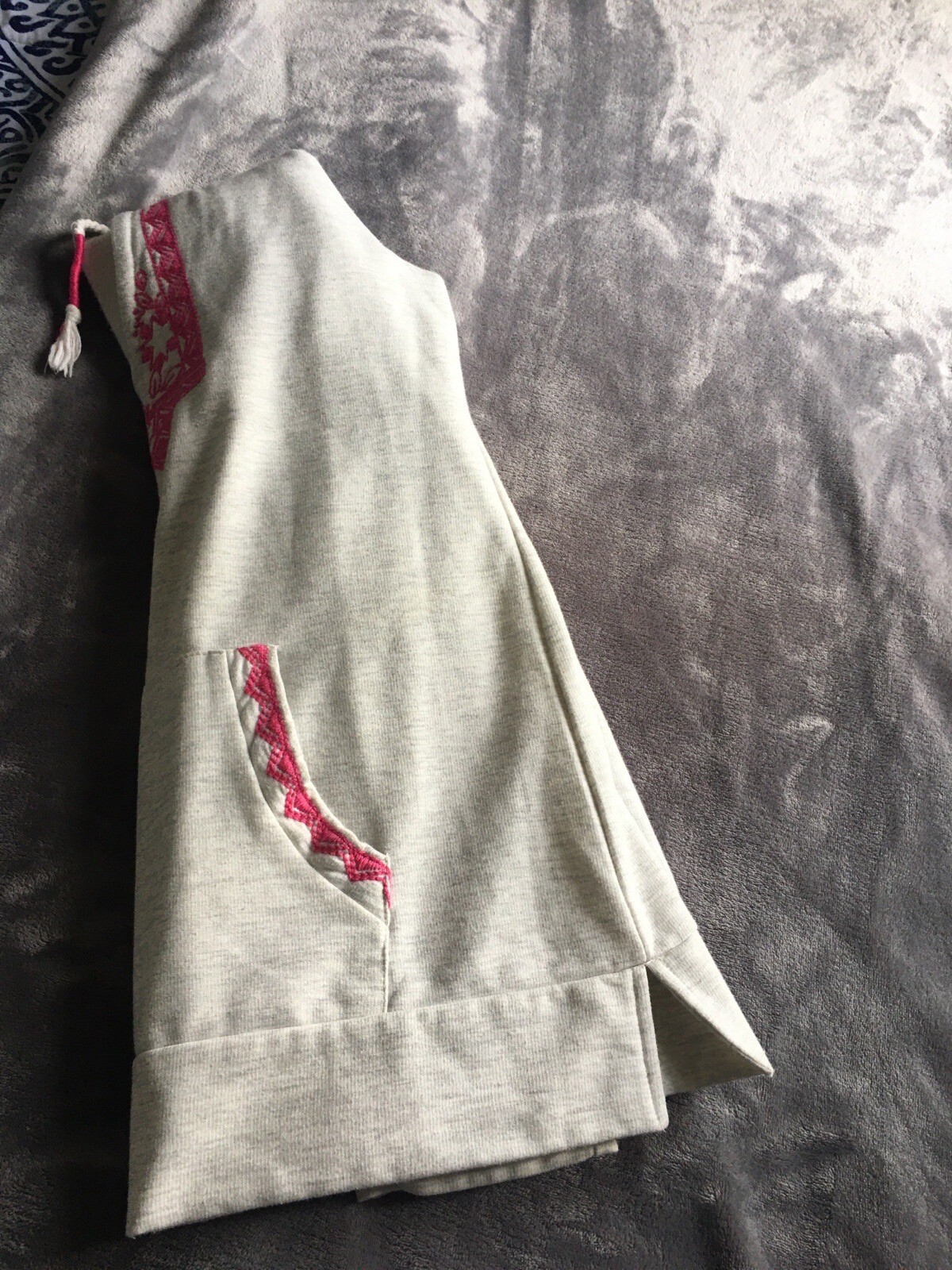 Roxy Junior’s Light Gray Pouch Pocket Pullover Ho… - image 3