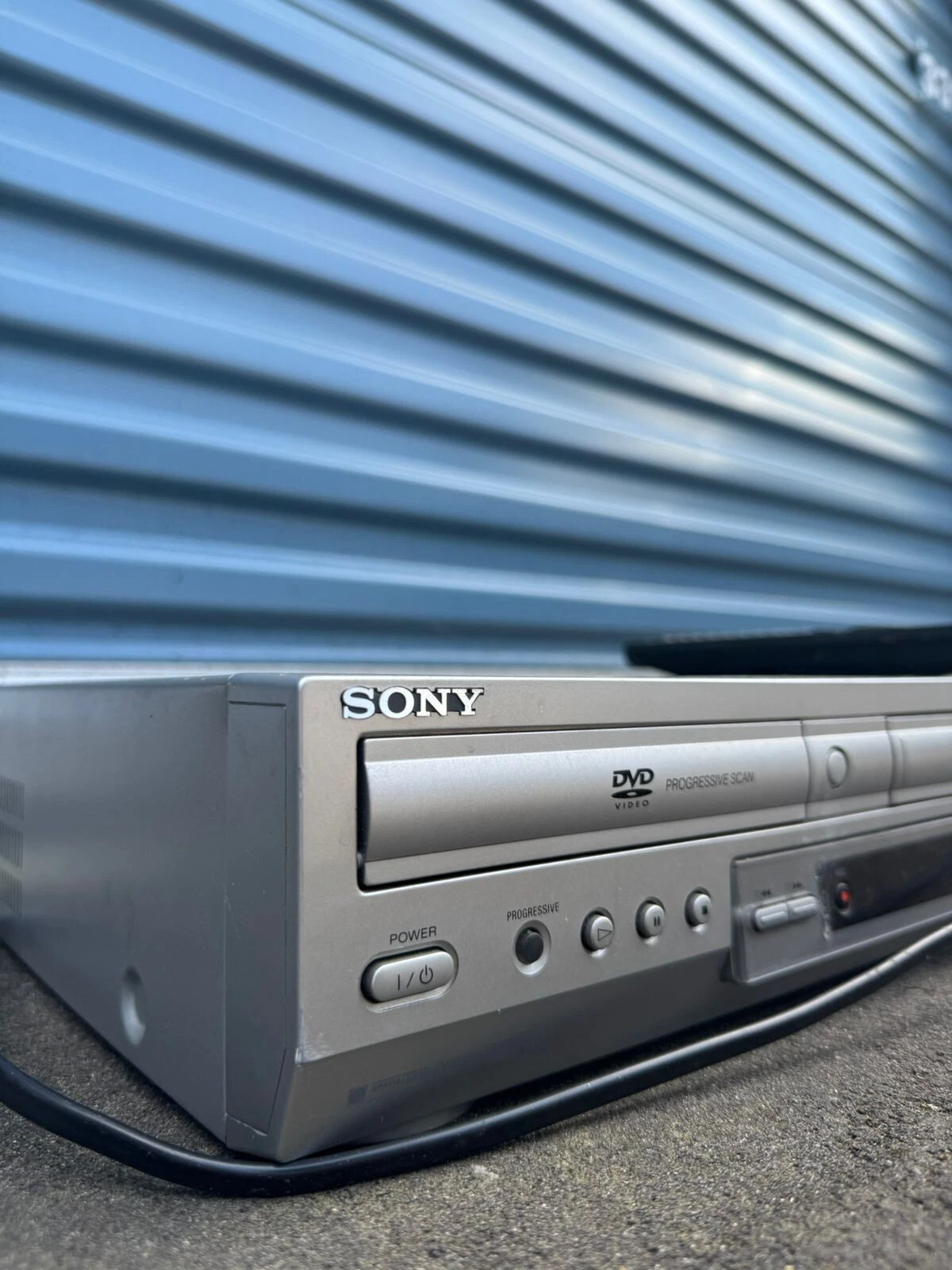 Sony SLV-D201P DVD/VCR Combo - Working, Remote, Scratches
