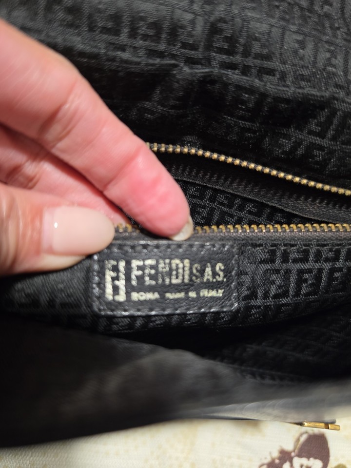 🖤 Authentic Vintage Fendi Convertible Clutch / Shoulder Bag