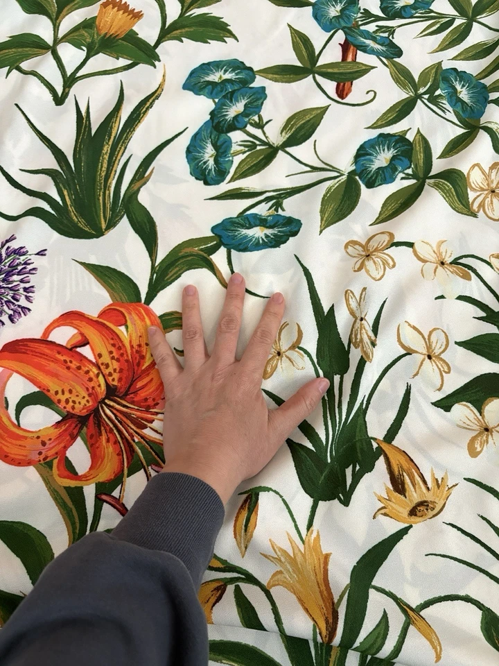 Oscar de La Renta Tela Deadstock Floral Crema Crepé Foto 3 de 4