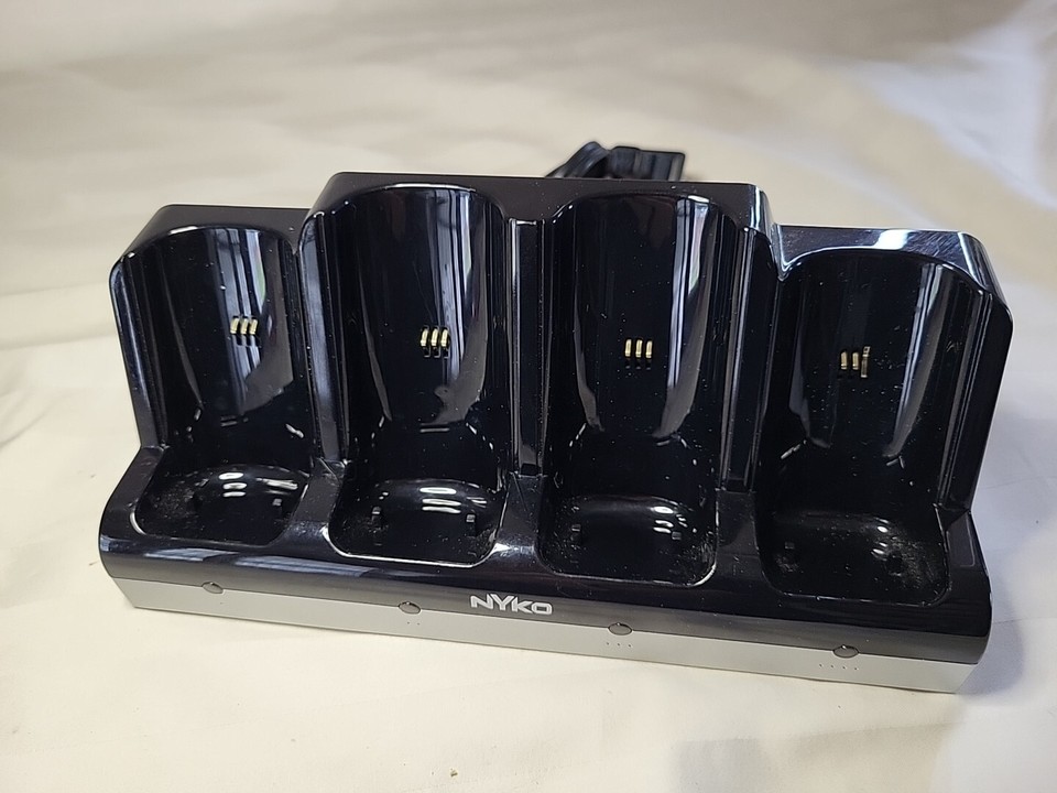 Nyko Charge Station Quad for Nintendo Wii Black 87122A50 4 Remote
