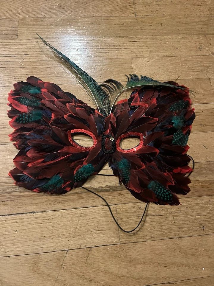 Lot 4 Mardi Gras Carnival Masquerade Feather Masks Photo Booth Halloween Masks  - Image 3 of 4