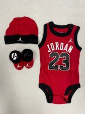 Jordan 23 Baby Set Rot 3 Teile Body Mütze Socken 6-12 Monate
