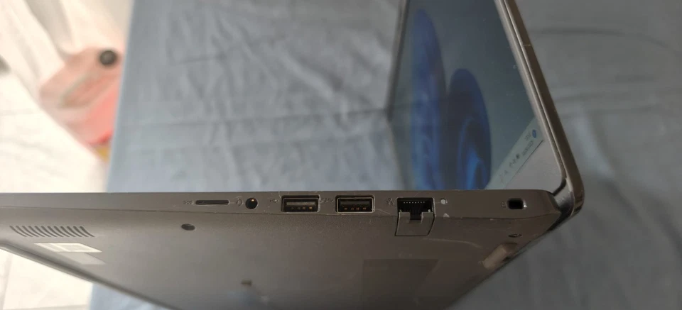 Dell Latitude 3510 TOUCH i5 10th Gen 8GB RAM 256GB SSD Win 11 PRO ! - Immagine 3 di 4