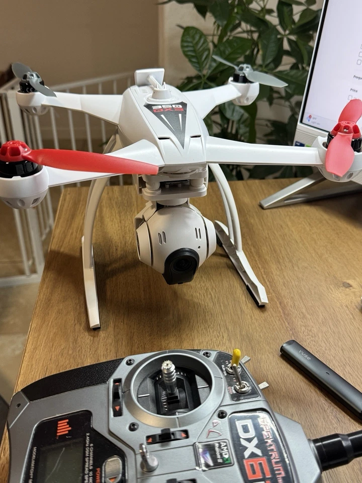 Horizon Hobby Blade 350 QX3 with Cg02g8 Camera and Spectrum Dx6i Receiver - Image 2 of 3