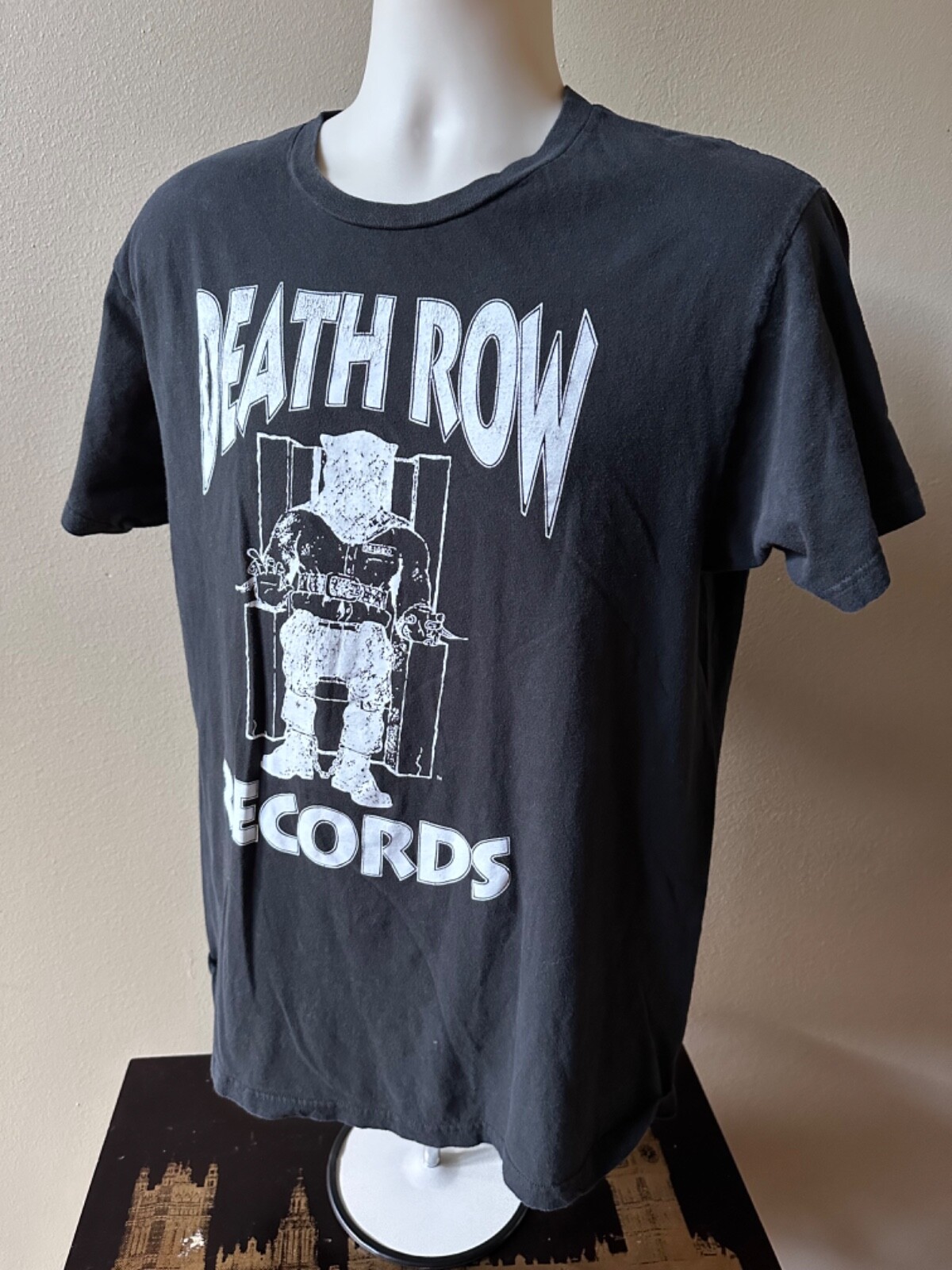 FILA Death Row Records X Ripple Junction Maglietta a Maniche Corte (L) Nero