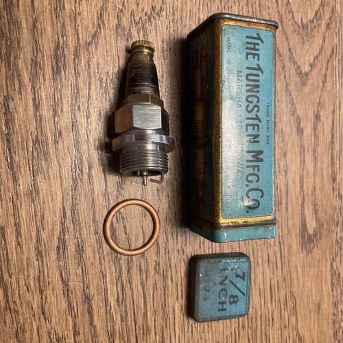 Vintage 7/8 Spark Plug Tin And Spark Plug The Tungsten Mfg. Co