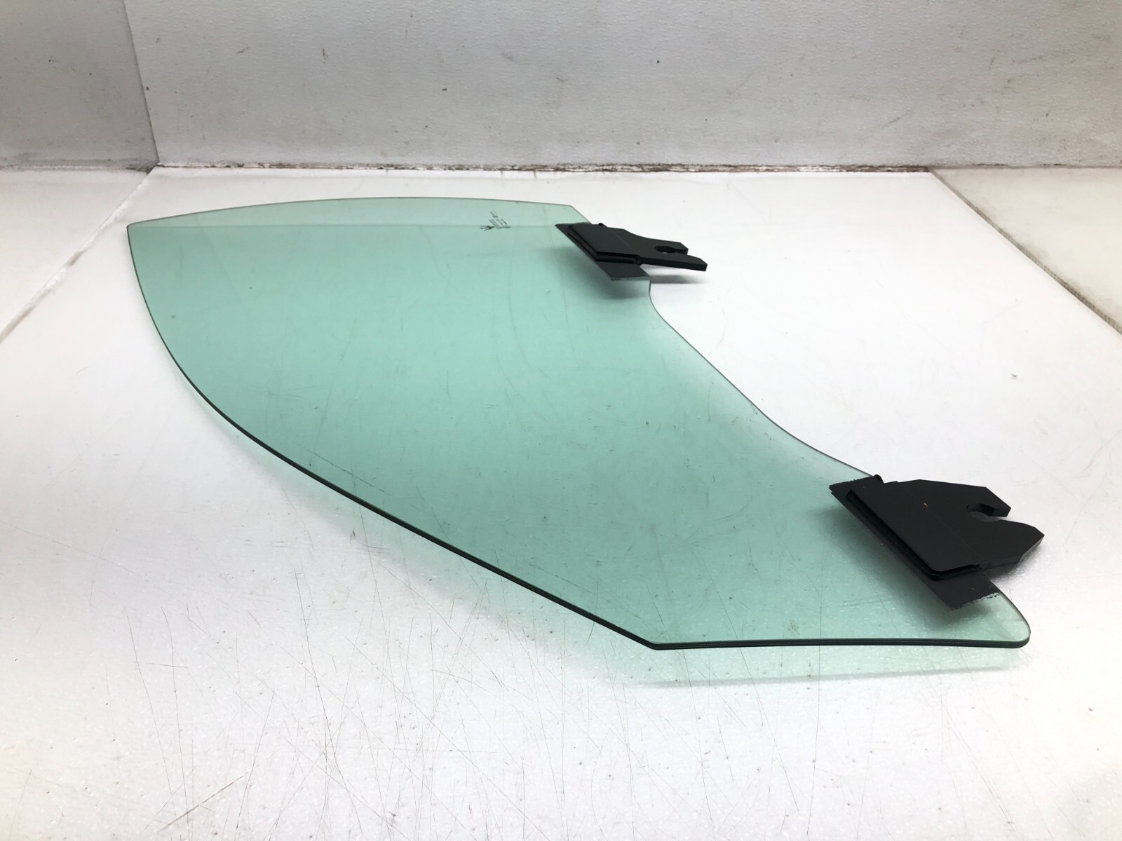 2017-2024 MASERATI LEVANTE LEFT DRIVER FRONT DOOR WINDOW GLASS OEM.