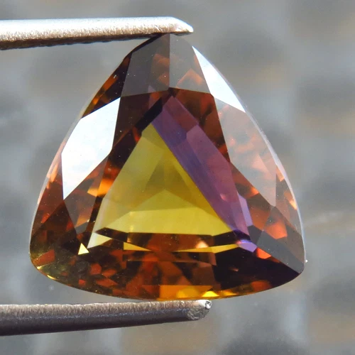 Gema de laboratorio suelta de 5,4 quilates bicolor amarillo púrpura ametrino corindón trillón Foto 2 de 2