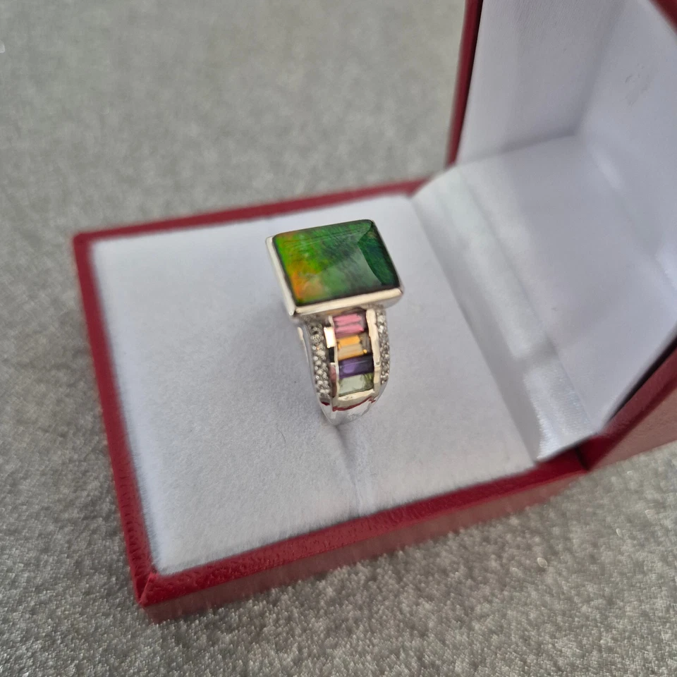 Anillo canadiense de ammolita y piedras preciosas en platino sobre plata de ley L Foto 3 de 4