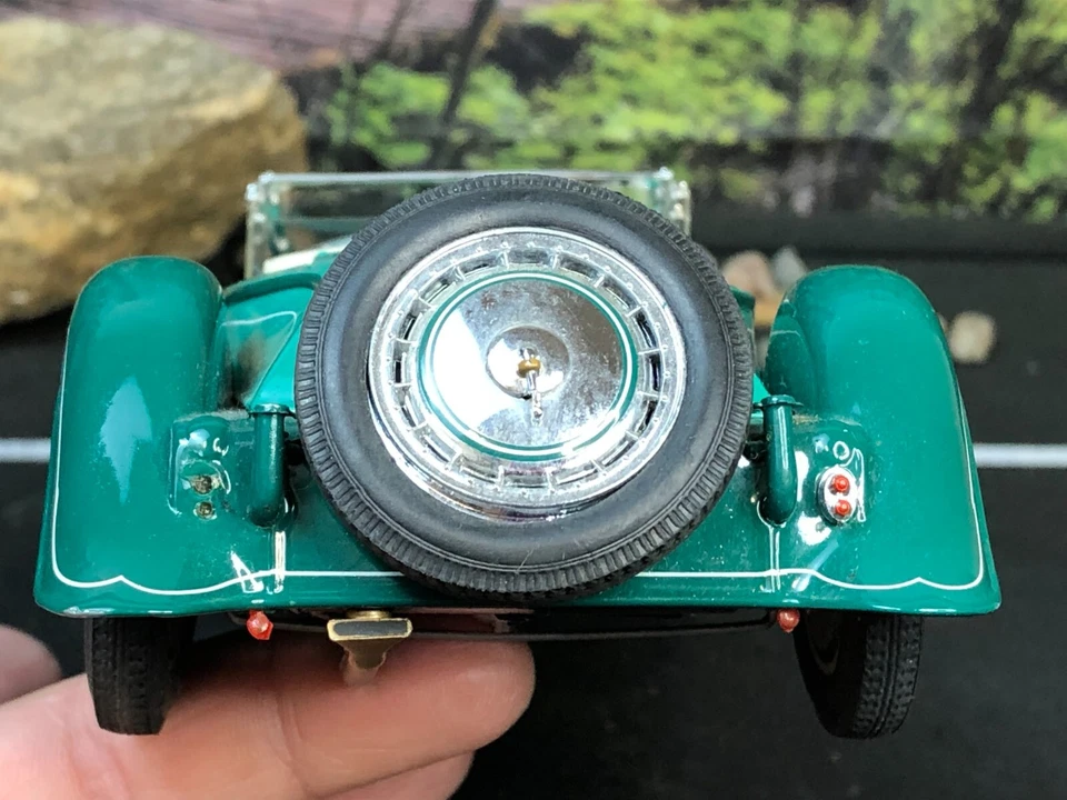 1:24 Diecast Franklin Mint GREEN 1929 BUGATTI ROYALE No Box AS-IS PARTS/REPAIR - Image 4 of 4