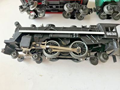 Lionel O-scale 4-4-2 Steam Locomotive 8632 & Pennsylvania Square