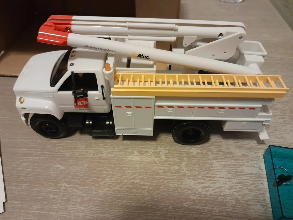1995 DG Productions 1996 GMC AEP Bucket Truck w/ Box and Instructions Works - Image 3 of 4
