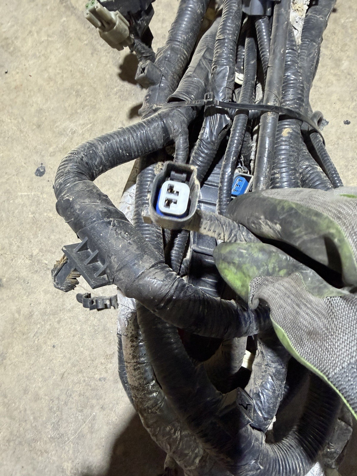 2011 Ford F250 F350 6.7L Diesel Crew Cab Short Bed Frame Wiring Harness thumbnail 2