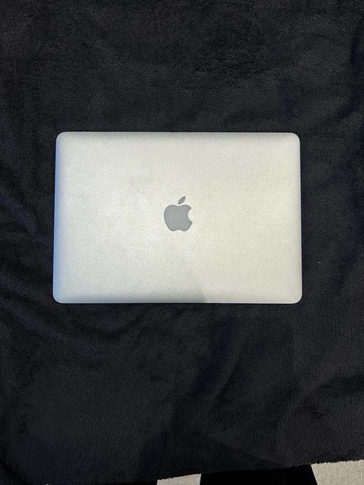 Apple MacBook Air 13" · i5 5th gen 1.8 GHz · 8GB · 128GB, photo 1 of 5