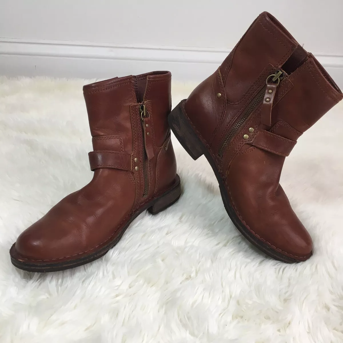 Brown ugg top boots with buckles