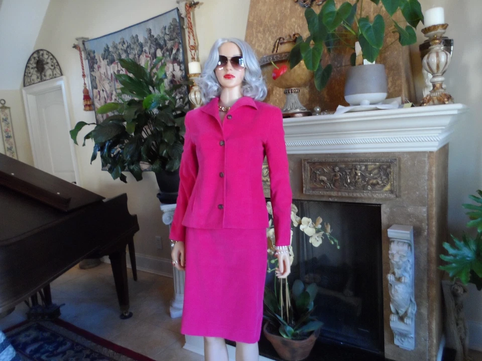 Carolina Herrera Raspberry Pink Pinwale Corduroy Skirt Suit Size 4 - Image 3 of 4