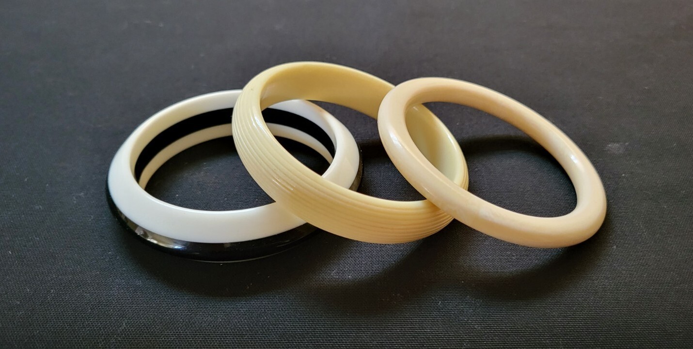 Mid-Century Possible Bakelite Bangle Bracelets - image 1