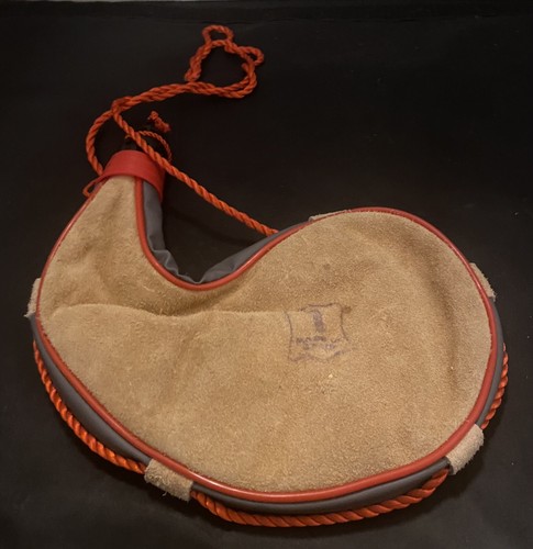 Coghlan's Bota Bag, Traditional Wine Skin, Rugged Leather Exterior 1L - Picture 3 of 3
