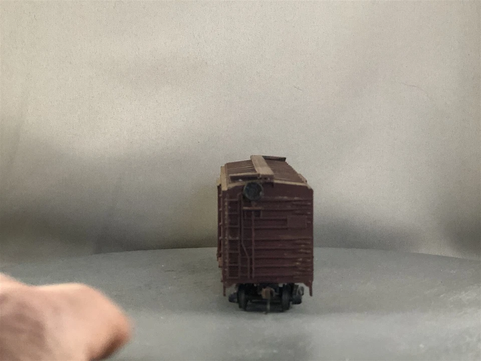 Roundhouse - Chicago Burlington & Quincy - 40' Wood Box Car # 28541 - Image 2 of 4