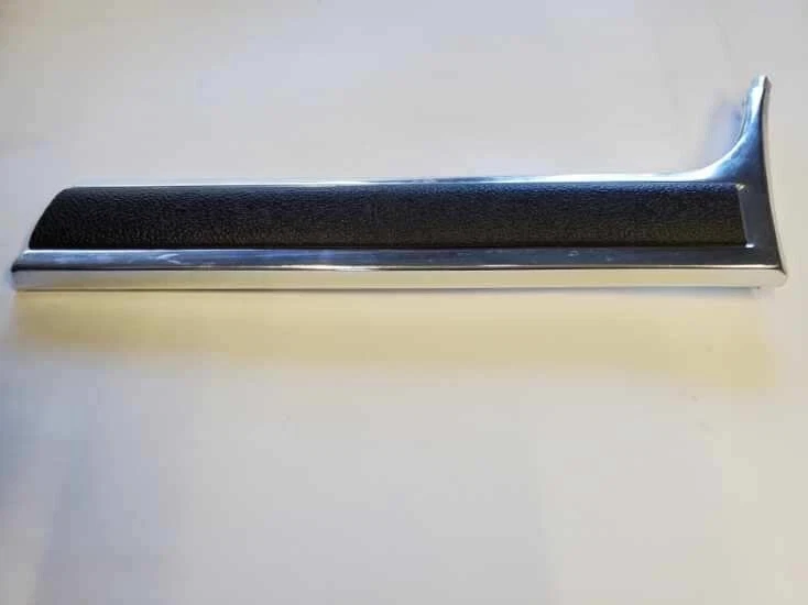 Guardabarros derecho NOS 1974-1976 MERCURY COUGAR moldura inferior OEM Foto 2 de 4