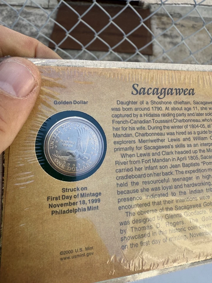 Golden Dollar Coin Sacagawea 2000-P Struck on First Day of Mintage (M1) USA 1999 - Image 2 of 4