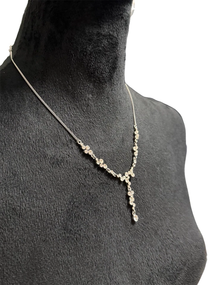 Collar Claire’s Plata Gota en Y con Estrás Transparente Cluster Foto 4 de 4