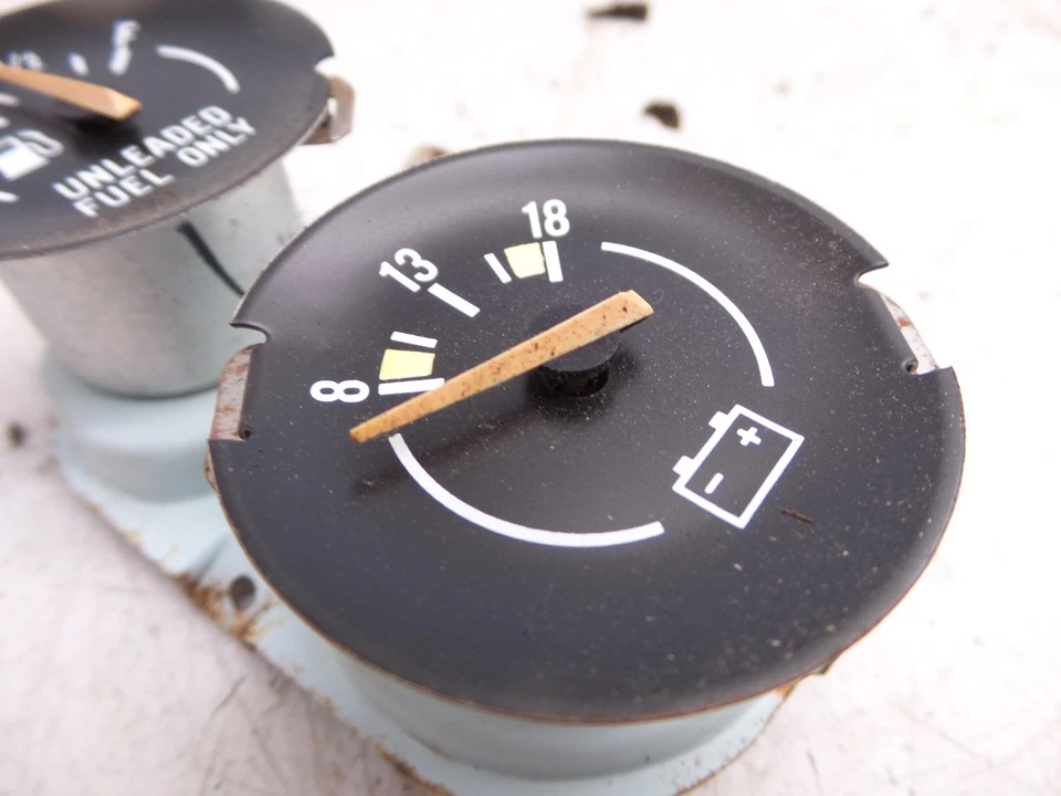 79-81 Camaro bateria voltagem combustível gás medidor instrumento cluster medidores GM original - Imagem 3 de 4