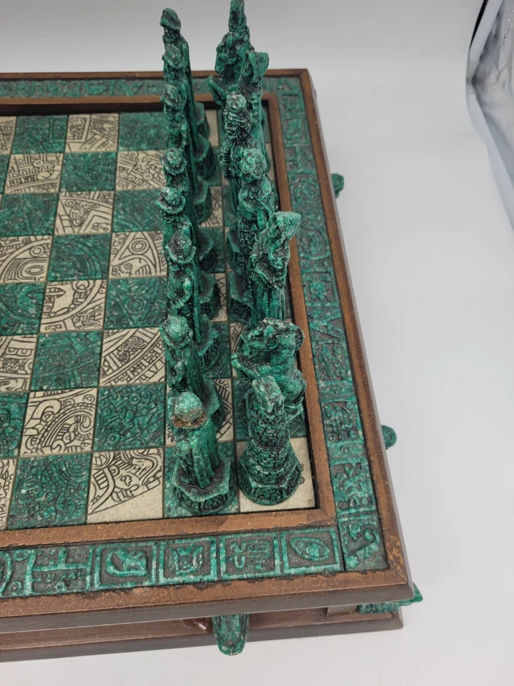 Aztec Mayan & Conquistadors Calendar Malachite/Wood Green Chess Set Complete VTG - Image 3 of 4