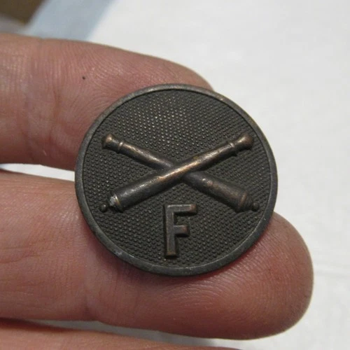VINTAGE WW1 ERA US MILITARY TUNIC COLLAR PIN COMPANY F ARTILLERY
