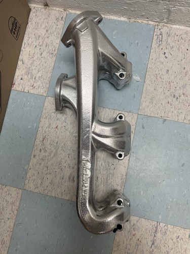 Hooker 8525-1HKR Cast Iron Exhaust Manifolds 2-1/2" Outlet Silver Ceramic Coated - Picture 5 of 9