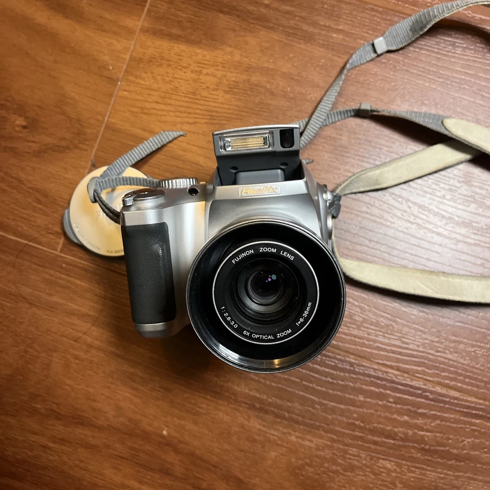 Fujifilm FinePix S3500 Digital SLR Camera - Image 2 of 4