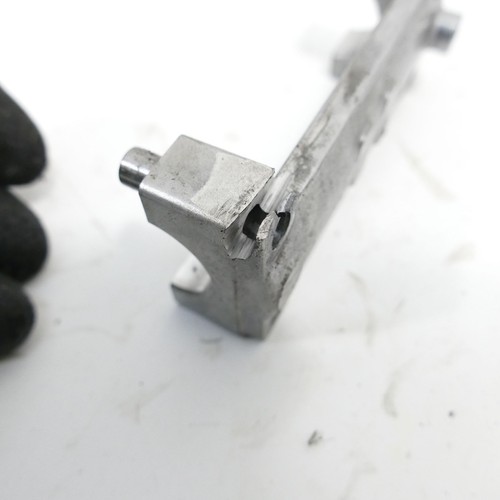 Kawasaki ZZ-R 1400 E Nockenwellenbock Zylinderkopf Motor Halter 62137