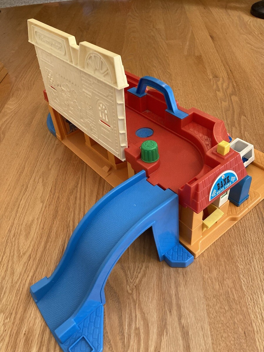 Vintage 1986 Fisher Price Main Street Little People Family