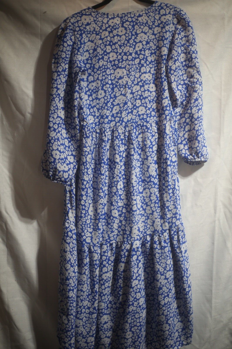 zara blue floral maxi dress Zara Size M Tiered Blue Floral Dress – oppspot main image 1