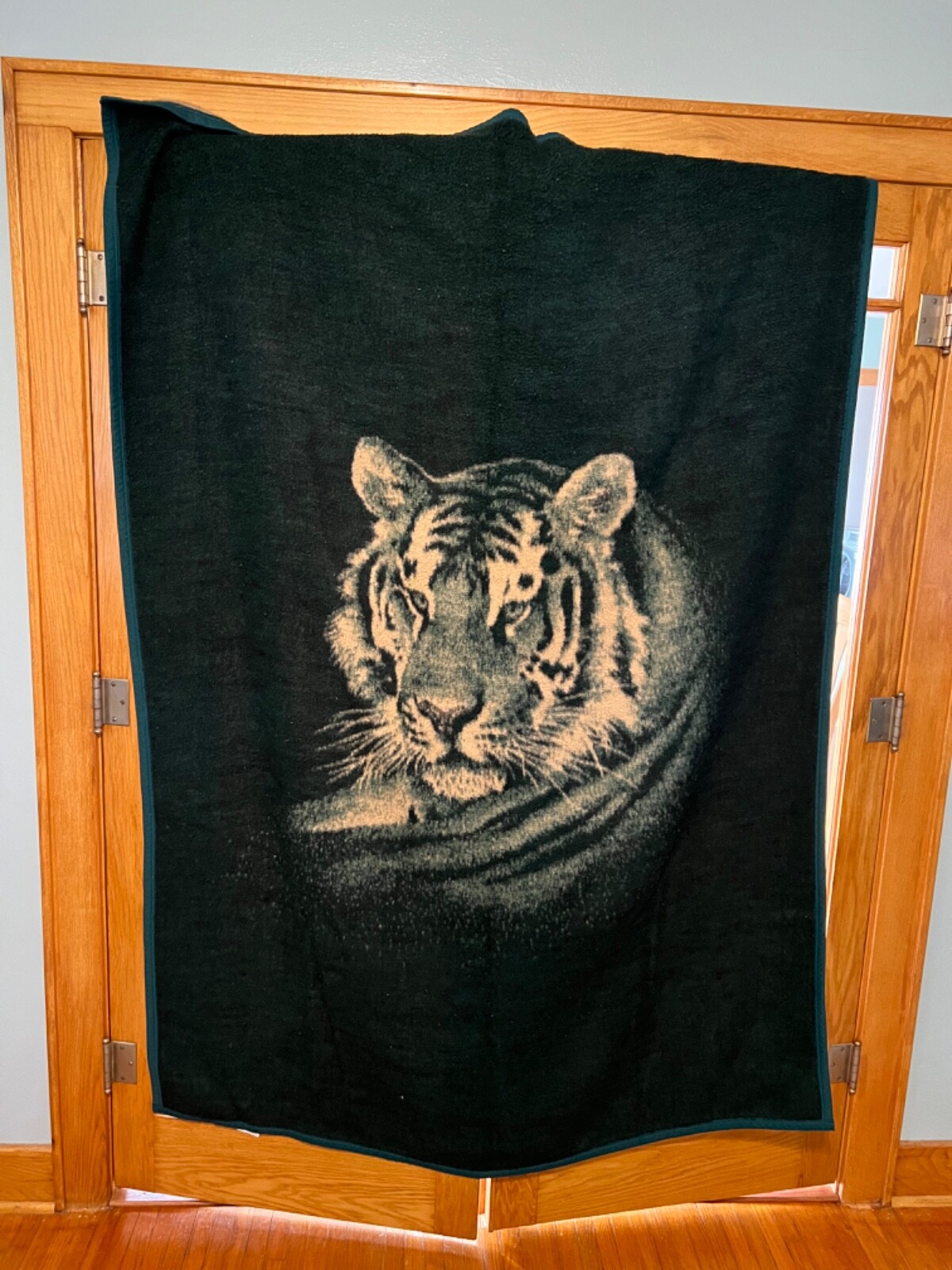 Vintage Biederlack Tiger Head Reversible Blanket USA 55" x 75" Green