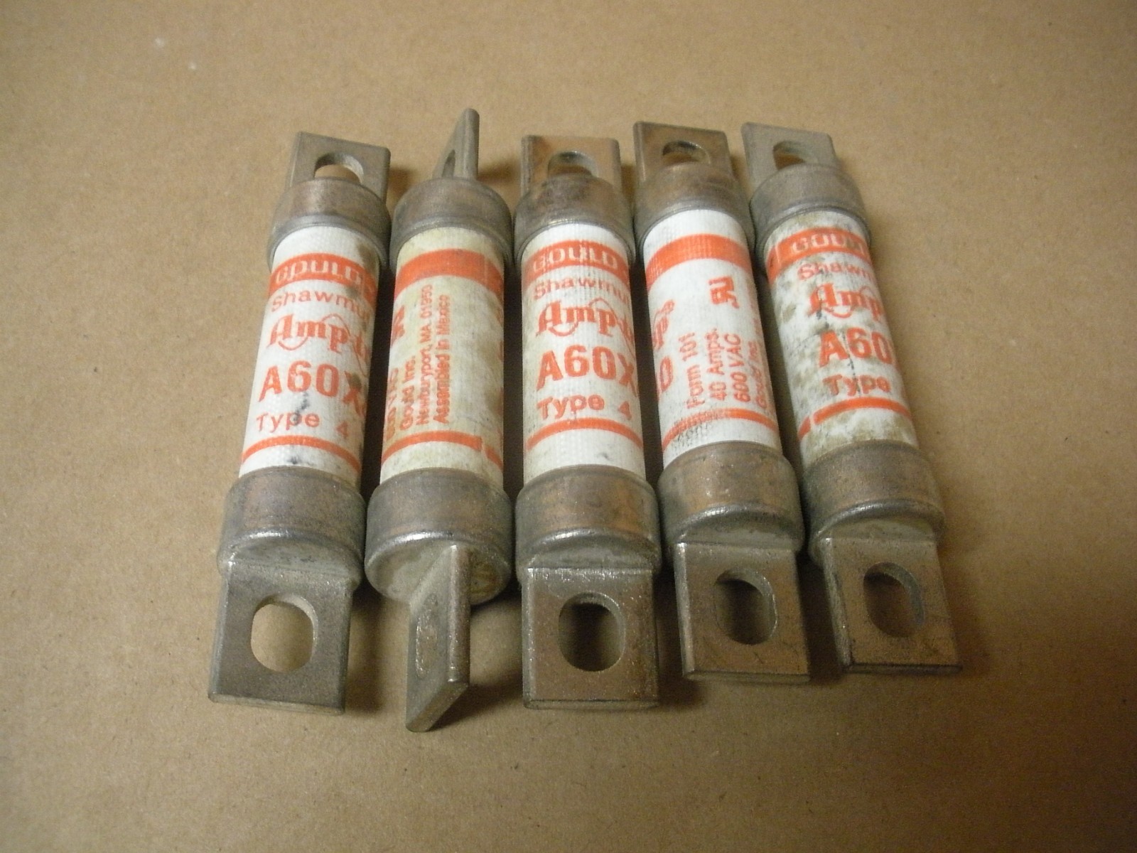 Lot De 5 Fusibles GOULD SHAWMUT A70P250 Type 4ES - Neufs (état Peut Varier) - Fabriqués Aux USA