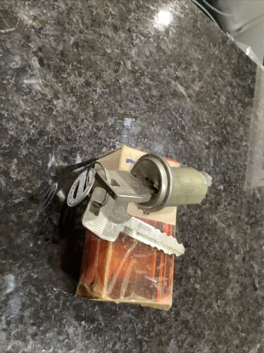 nos 1969 Lincoln ignition cylinder C9VY-11582-A - Picture 3 of 4
