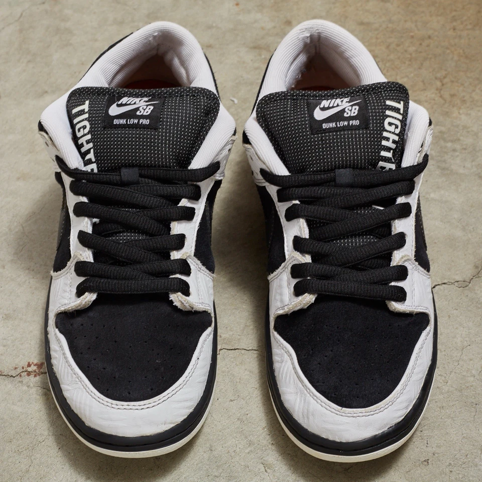 Nike x TIGHTBOOTH SB Dunk Low Pro QS 'Blanco/Negro' | Talla 10,5 M/12 W | FD2629-100 Foto 3 de 4