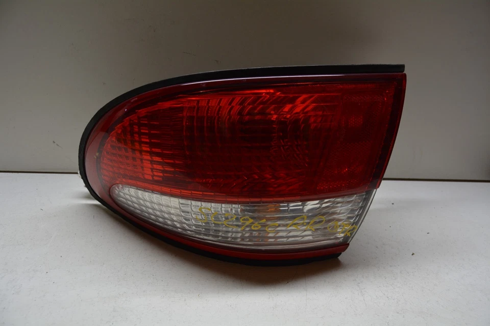 99-00 MAZDA MILLENIA 后乘客侧 QTR 安装尾灯 原始设备制造商,166-60263 — 第 2/4 张图片