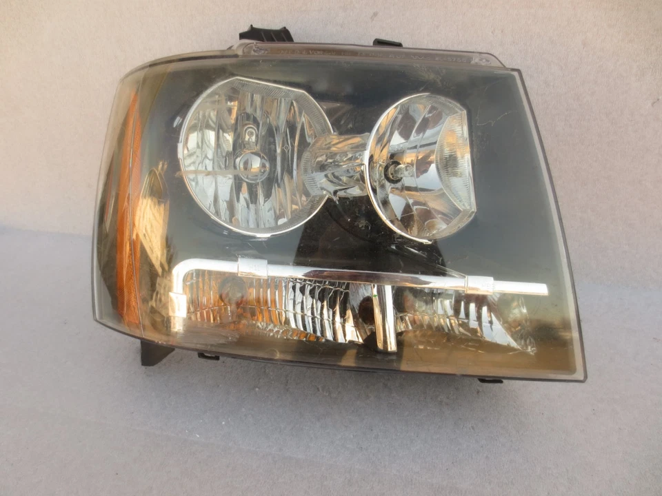 🔄Faro del mercado de accesorios TYC pasajero derecho Chevrolet Suburban Tahoe 2007-2014🔄 Foto 2 de 4