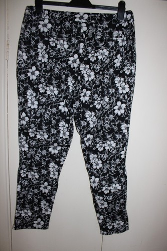 Peacocks Cotton Blend Black White Tropical Floral Slim Leg Trousers, Size 16 - Picture 6 of 7