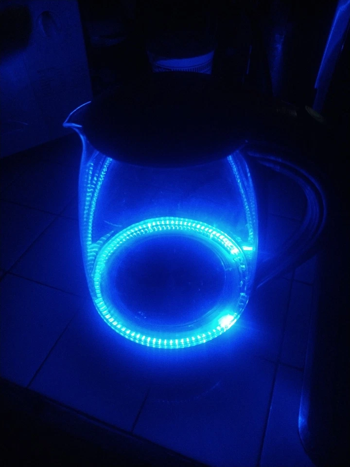 Hervidor eléctrico de vidrio iluminado Elite Platinum de Maxi-matic  Foto 2 de 4