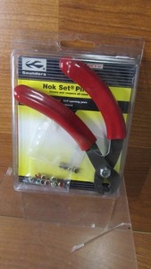 Saunders Nok Set Pliers with Nok Sets