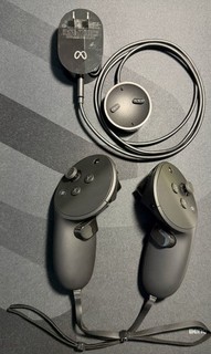 Controller Meta Quest Touch Pro con caricatore [funziona con Quest 2/3/Pro] (USATO)