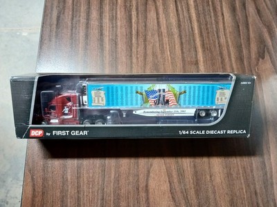 DCP 60-1019 Freightliner Cascadia Rolling Memorial Sept 11 Reefer Trailer 1/64