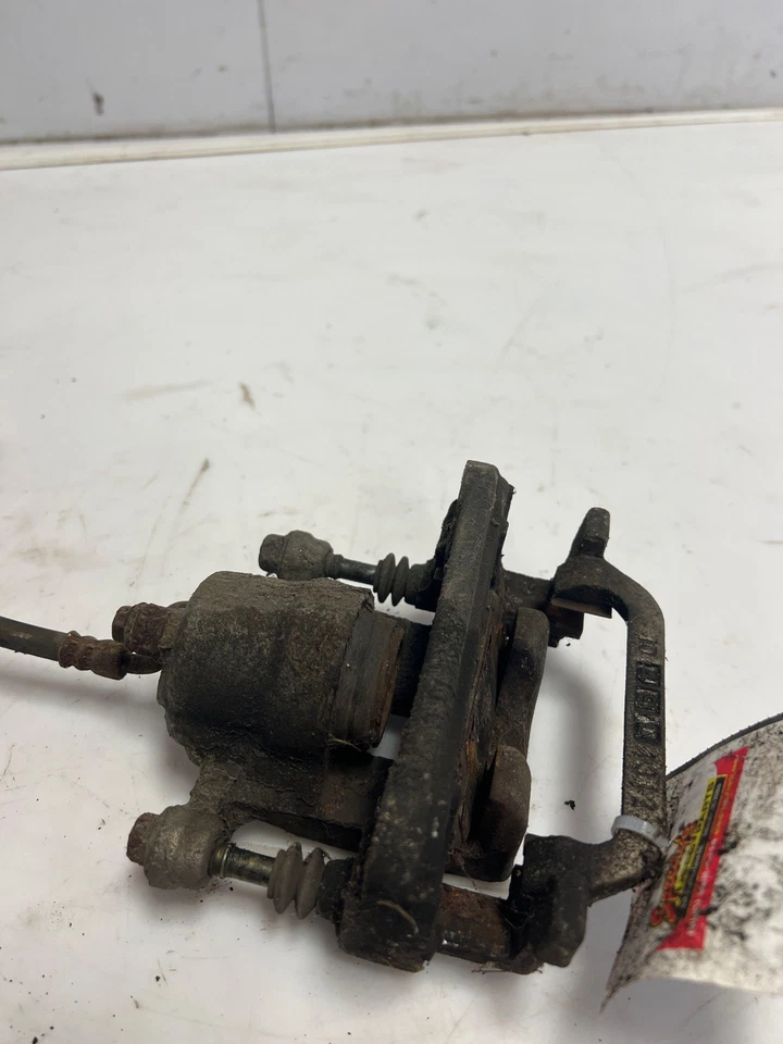 Pinza de freno trasera Infiniti G35 2005 lado del pasajero derecho a través de 10/04 OEM 44001EG000 Foto 2 de 4