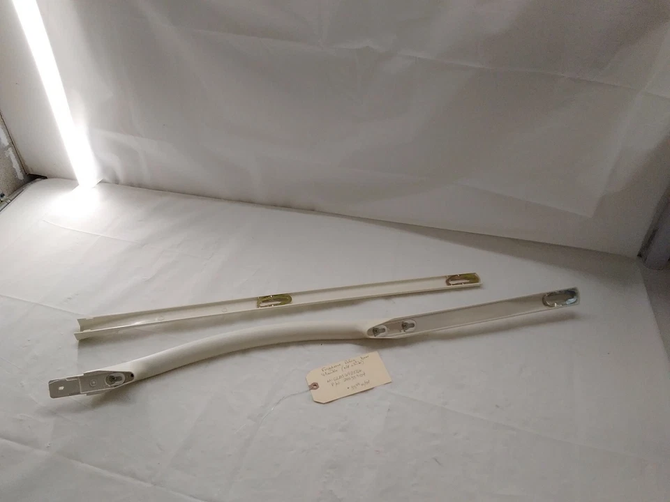 Maçaneta da porta da geladeira Frigidaire PN: 240359104 - Imagem 4 de 4