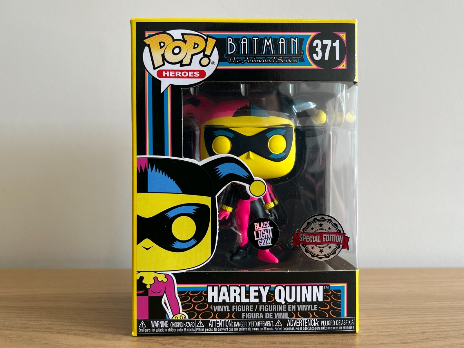 Vinilo Funko Pop - Héroes - Batman - Harley Quinn - #371 - Blacklight Glow 2